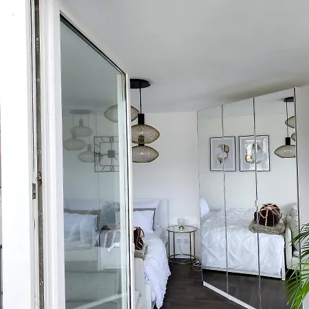 Daire Dani Stylish Minimal Innercity Terrace