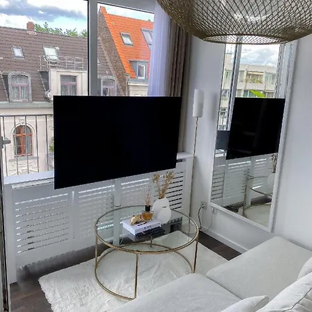 Dani Stylish Minimal Innercity Terrace Daire *